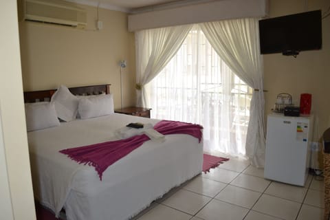 Family Suite | Minibar, free WiFi, bed sheets