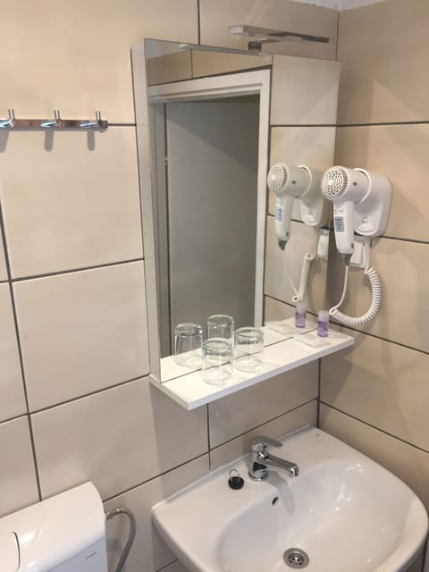 Shower, eco-friendly toiletries, hair dryer, towels