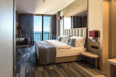 Standard Double Room, 1 Double Bed | Minibar, in-room safe, desk, laptop workspace