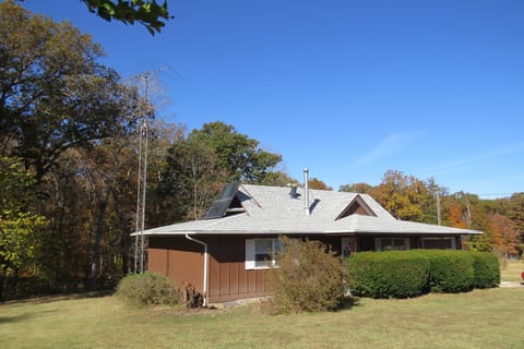 The home has air conditioning, central heat. sky tubes for additional light.

