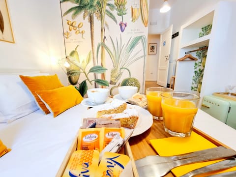 Classic Double Room | Minibar, desk, free WiFi, bed sheets