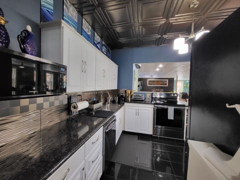 Complimentary coffee, tea, spices & condiments. Children's dishes available too
