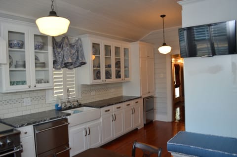 Kitchen - All top of the line appliances