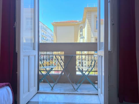 Family Room, 1 Queen Bed, City View | Balcony view