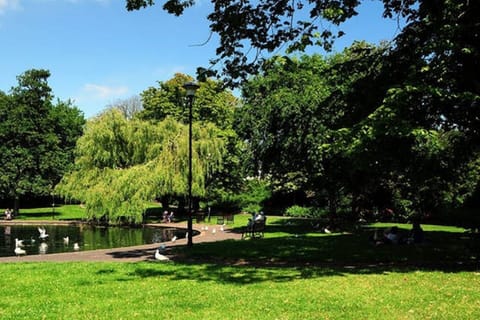 Victoria Park. 4 Minute Walk