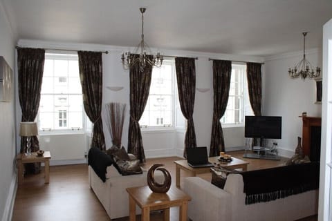 Large Lounge can accommodate parties