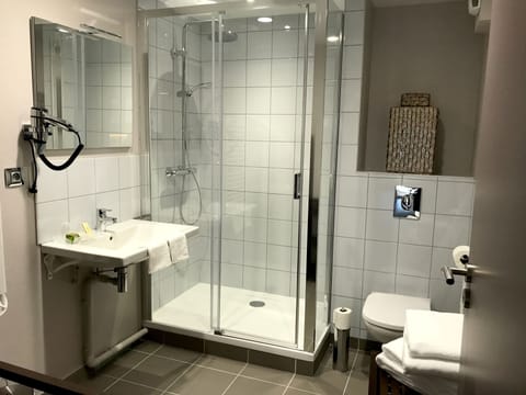 Comfort Single Room | Bathroom | Towels