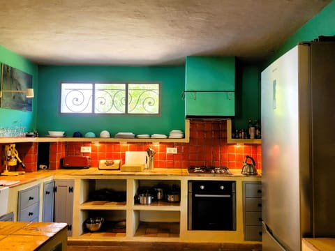 Light and bright kitchen