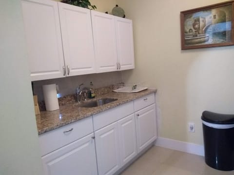 NEW KITCHEN W/GRANITE TOPS