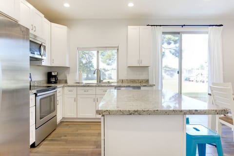 Island countertop with seating