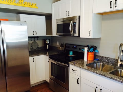 Kitchen including dishwasher