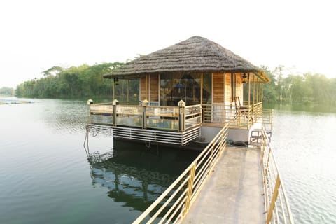 Exclusive Suite, 1 Queen Bed, Pool View, Overwater | Lake