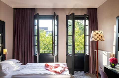 In-room safe, individually decorated, individually furnished, desk