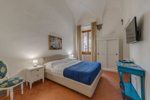 Basic Room with External Private Bathroom | Minibar, desk, soundproofing, free WiFi