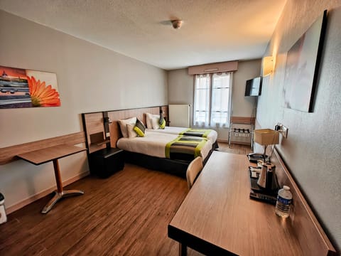 Classic Studio, 2 Twin Beds | Premium bedding, desk, soundproofing, iron/ironing board