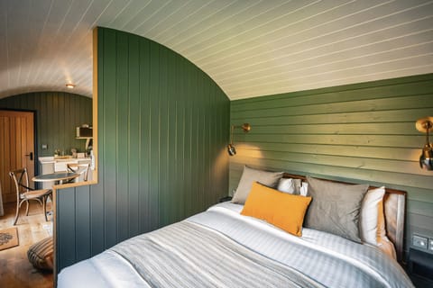 Lake Hut | Premium bedding, in-room safe, individually decorated