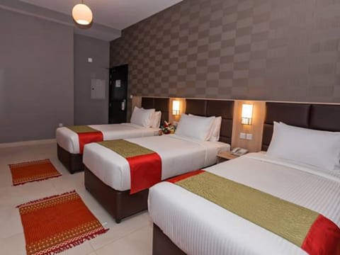 Triple Room | Bathroom | Shower, free toiletries, hair dryer, slippers