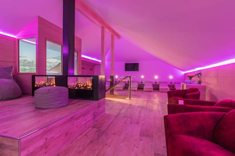 Sauna, hot tub, steam room