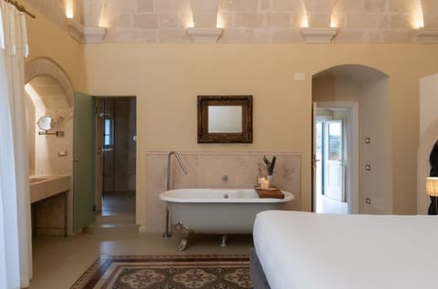 Suite | Premium bedding, minibar, soundproofing, free WiFi