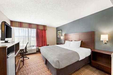 In-room safe, desk, iron/ironing board, rollaway beds (surcharge)