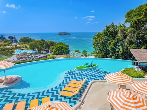 2 outdoor pools