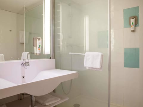 Standard Room, 2 Twin Beds | 1 bedroom, desk, blackout drapes, iron/ironing board