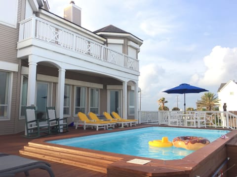 Pool toys? Cool water for a dip? Ocean breeze? It’s all here! 
