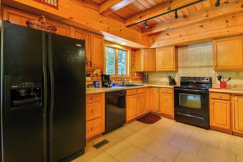 Well equipped kitchen w/ everything you need to cook meals.
