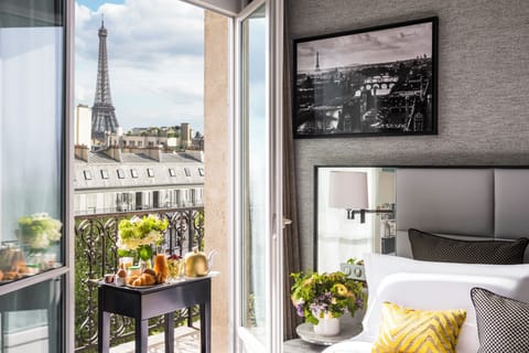 Luxury Junior Suite, 1 King Bed, Balcony (Eiffel Tower View) | Premium bedding, down comforters, pillowtop beds, minibar