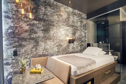 Superbox | Premium bedding, pillowtop beds, minibar, in-room safe