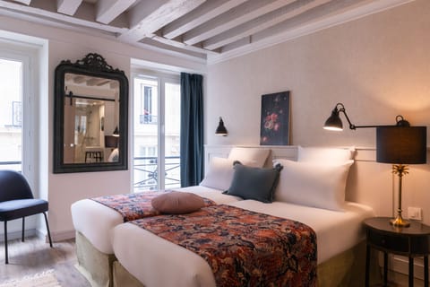 Twin Room | Premium bedding, minibar, in-room safe, desk