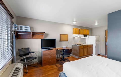 Standard Studio, Non Smoking, Refrigerator & Microwave | Desk, laptop workspace, iron/ironing board, free WiFi