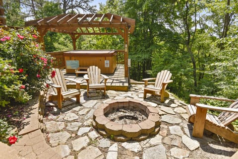 Enjoy outdoor fire pit & therapeutic hot tub.