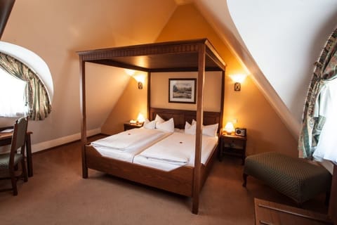 Panoramic Room | Minibar, in-room safe, desk, iron/ironing board