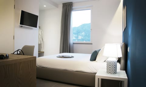 Basic Double Room (Blu) | Premium bedding, desk, rollaway beds, free WiFi