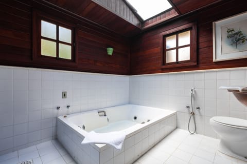 Private spa tub