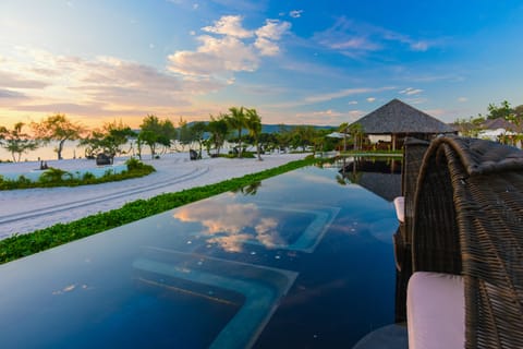 Poolside bar