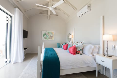 Luxury Suite, Garden Area | 1 bedroom, minibar, in-room safe, individually decorated