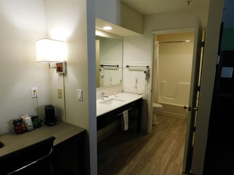 Studio Suite, 1 King Bed, Non Smoking | Bathroom | Combined shower/tub, free toiletries, hair dryer, towels