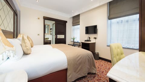 Deluxe Double or Twin Room | Premium bedding, pillowtop beds, in-room safe, desk