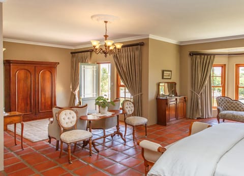 Superior Suite, Ensuite, Mountain View | Living area