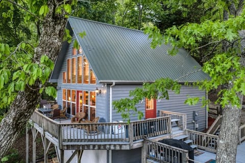 Main Cabin side view