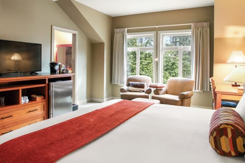 Premium bedding, pillowtop beds, in-room safe, iron/ironing board