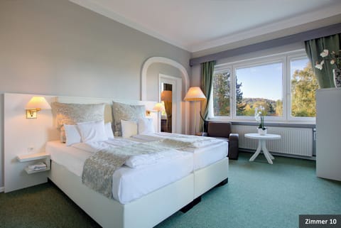 Suite, Non Smoking, Balcony | Premium bedding, in-room safe, individually decorated, desk