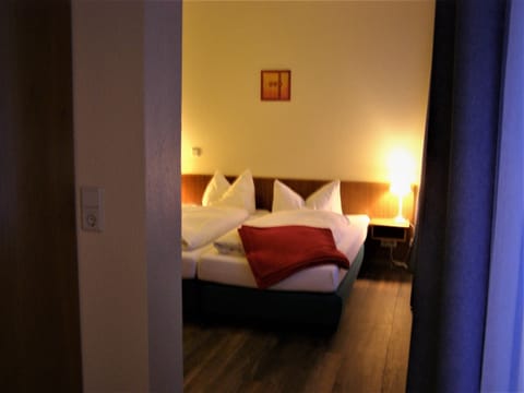 Double Room | Hypo-allergenic bedding, in-room safe, desk, free WiFi