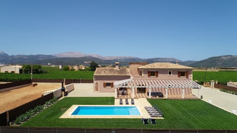 Beautiful villa with swimming pool