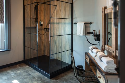 Double Room, Ensuite (Room 2 King Ground Gloor) | Bathroom