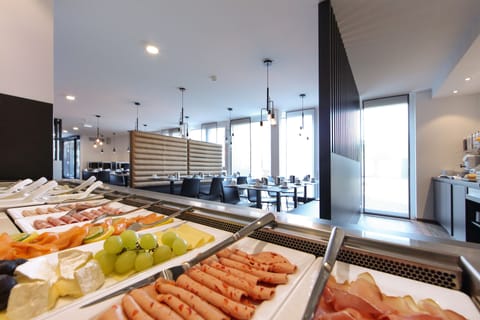 Buffet breakfast for a fee on weekends