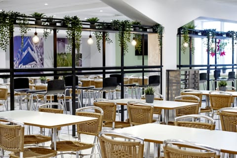 Daily continental breakfast (DKK 125 per person)