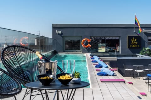 Outdoor pool, pool umbrellas, sun loungers